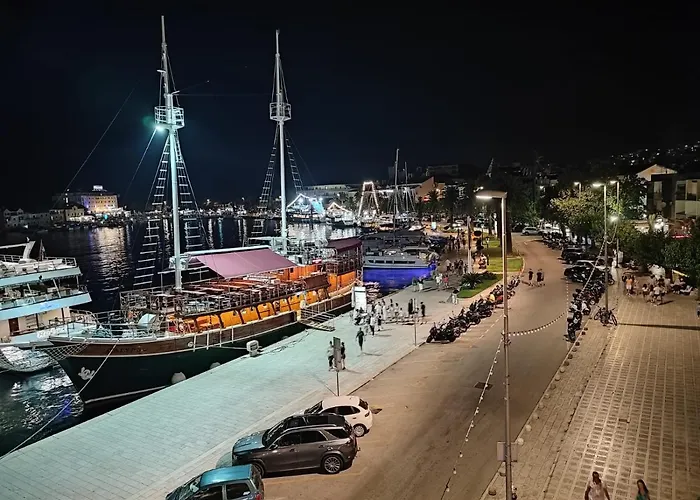 Апартаменты Port On Riva With Parking And Sea View *