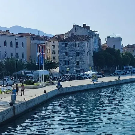 Port On Riva With Parking And Sea View * Makarska