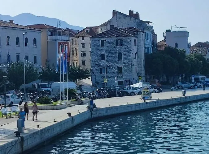 Port On Riva With Parking And Sea View * Makarska